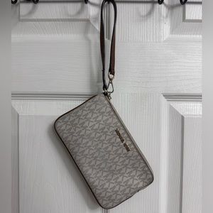 MICHAEL KORS Jet Set Travel Top Zip Wristlet